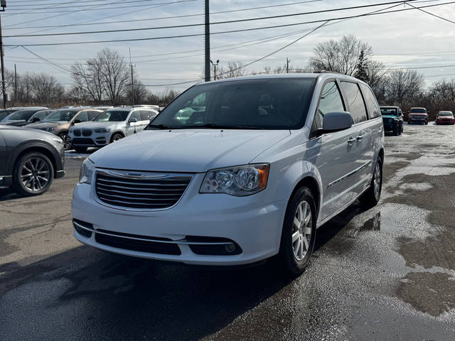 2016 Chrysler Town and Country Touring FWD photo