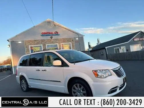 2016 Chrysler Town and Country Touring FWD photo