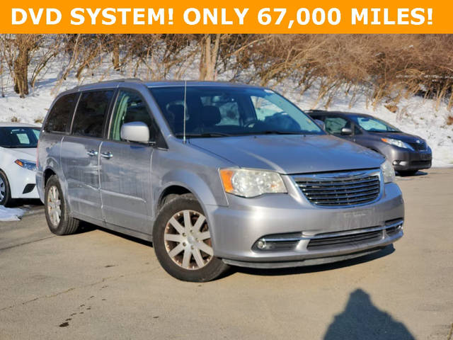 2016 Chrysler Town and Country Touring FWD photo