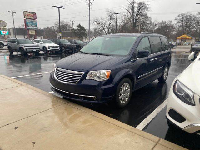 2016 Chrysler Town and Country Touring FWD photo