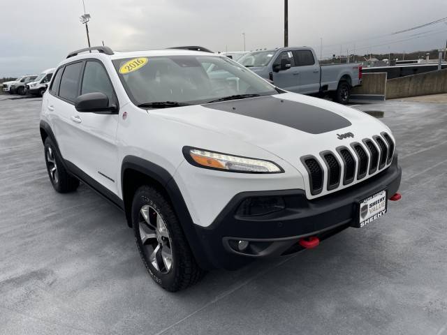 2016 Jeep Cherokee Trailhawk 4WD photo