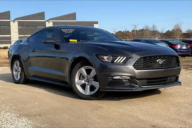 2016 Ford Mustang V6 RWD photo