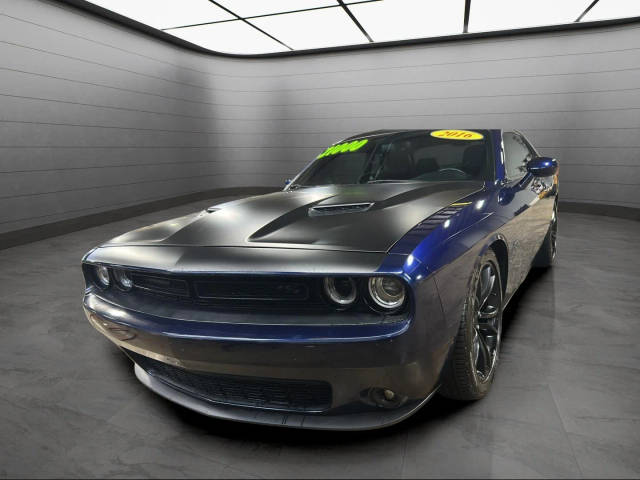2016 Dodge Challenger R/T Plus RWD photo