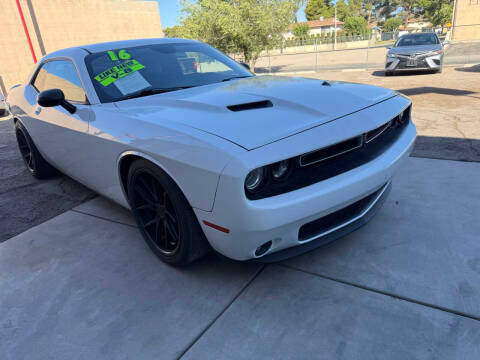 2016 Dodge Challenger R/T Plus RWD photo