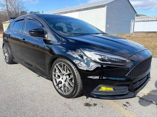 2016 Ford Focus ST FWD photo