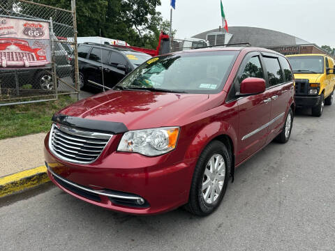 2016 Chrysler Town and Country Touring FWD photo