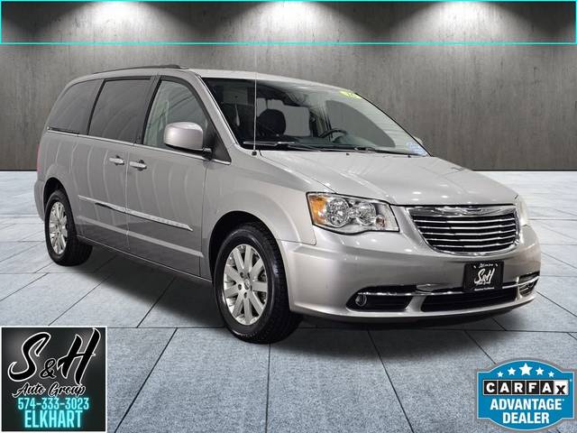 2016 Chrysler Town and Country Touring FWD photo