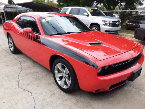 2016 Dodge Challenger SXT RWD photo