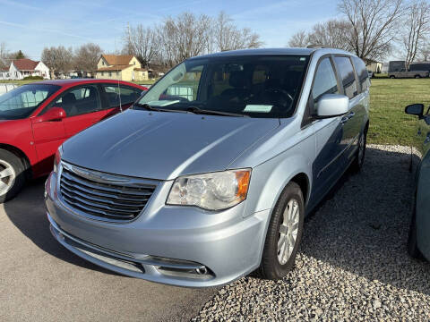 2016 Chrysler Town and Country Touring FWD photo