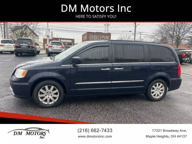 2016 Chrysler Town and Country Touring FWD photo