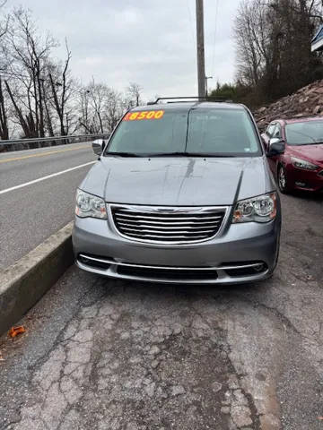 2016 Chrysler Town and Country Touring-L Anniversary Edition FWD photo