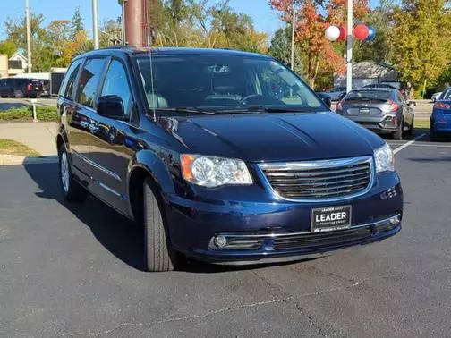 2016 Chrysler Town and Country Touring FWD photo