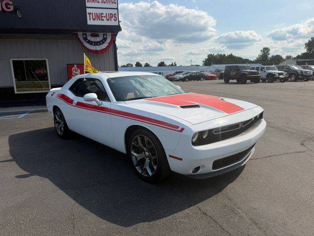 2016 Dodge Challenger SXT Plus RWD photo