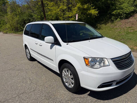2016 Chrysler Town and Country Touring FWD photo