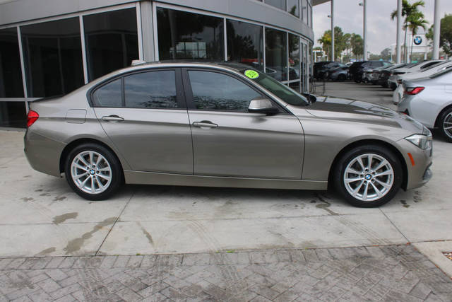 2016 BMW 3 Series 320i RWD photo