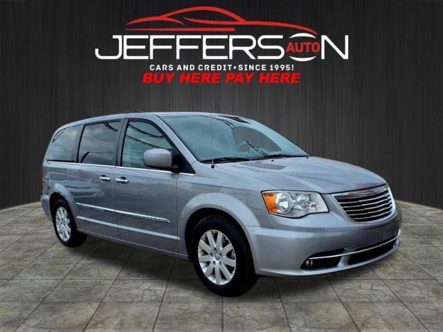 2016 Chrysler Town and Country Touring FWD photo