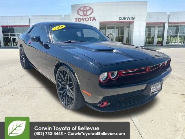 2016 Dodge Challenger SXT RWD photo
