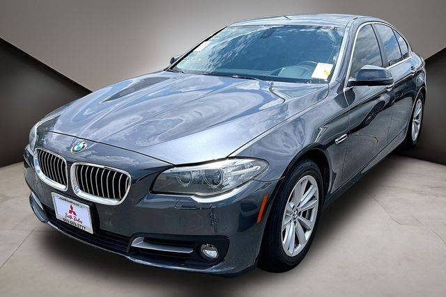 2016 BMW 5 Series 528i RWD photo