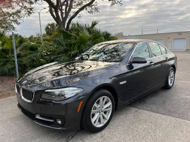 2016 BMW 5 Series 528i RWD photo