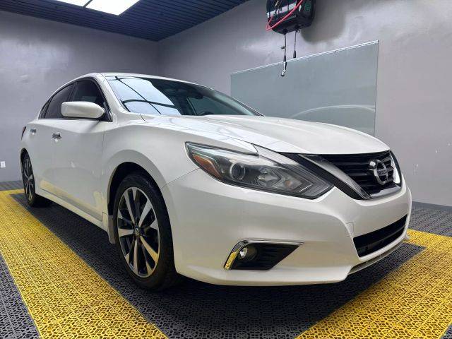 2016 Nissan Altima 2.5 SR FWD photo