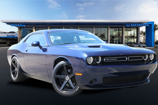2016 Dodge Challenger SXT RWD photo