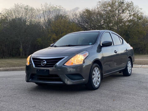 2016 Nissan Versa S Plus FWD photo