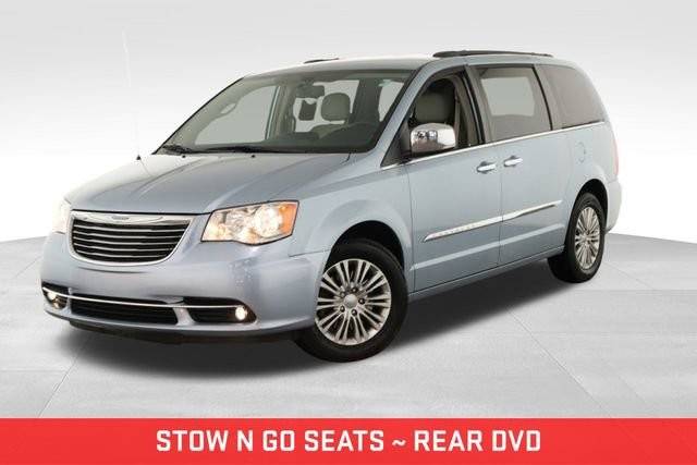 2016 Chrysler Town and Country Touring-L FWD photo