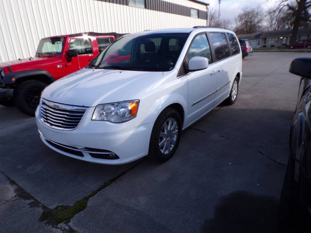 2016 Chrysler Town and Country Touring FWD photo