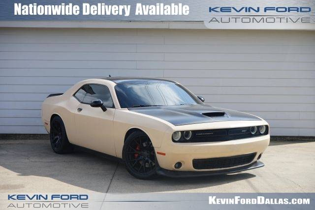 2016 Dodge Challenger SRT 392 RWD photo
