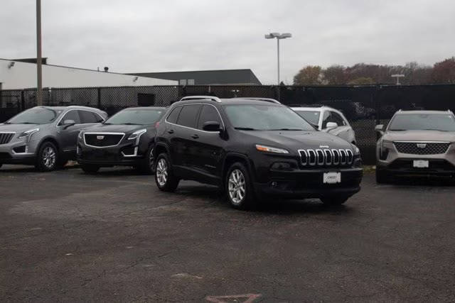 2016 Jeep Cherokee Latitude FWD photo