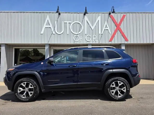 2016 Jeep Cherokee Trailhawk 4WD photo