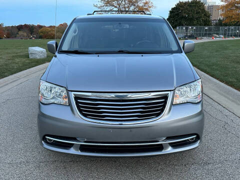 2016 Chrysler Town and Country Touring FWD photo