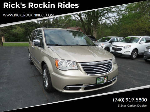 2016 Chrysler Town and Country Touring-L Anniversary Edition FWD photo