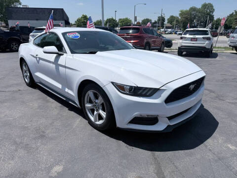 2016 Ford Mustang V6 RWD photo