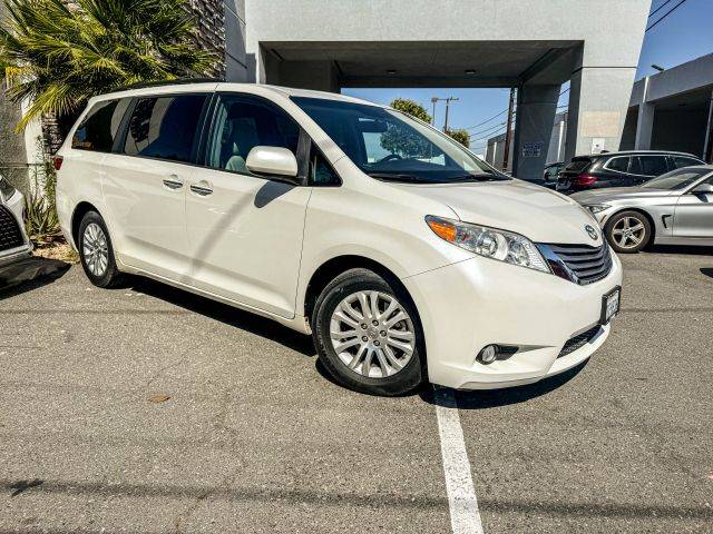 2016 Toyota Sienna XLE Premium FWD photo