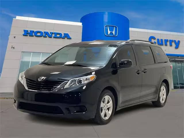 2015 Toyota Sienna LE FWD photo