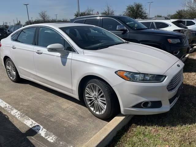 2016 Ford Fusion SE FWD photo