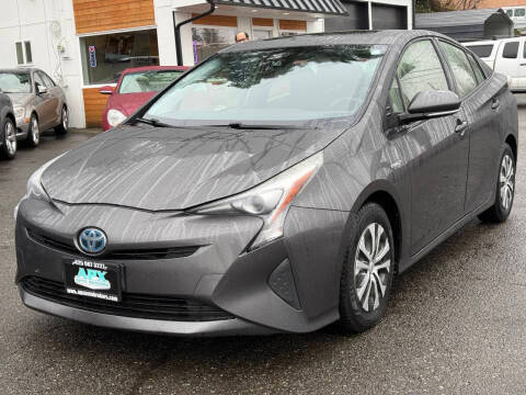 2016 Toyota Prius Three FWD photo
