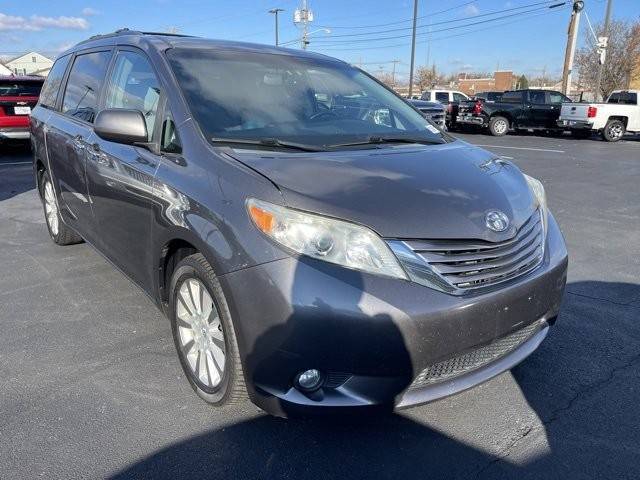 2016 Toyota Sienna XLE Premium AWD photo