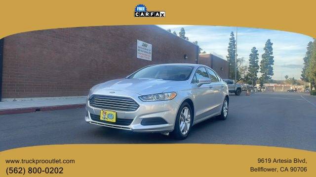 2016 Ford Fusion SE FWD photo