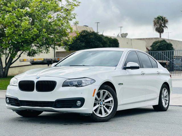 2016 BMW 5 Series 528i RWD photo