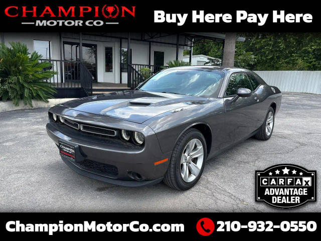 2015 Dodge Challenger SXT RWD photo
