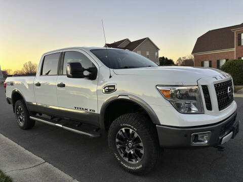 2016 Nissan Titan XD PRO-4X 4WD photo