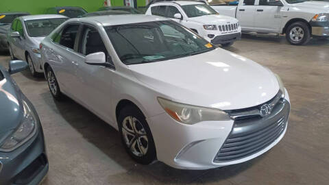 2015 Toyota Camry LE FWD photo