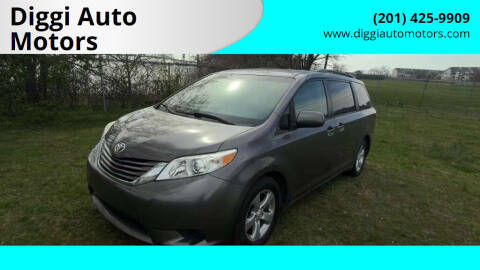 2015 Toyota Sienna LE FWD photo