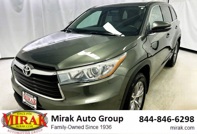 2016 Toyota Highlander LE Plus AWD photo