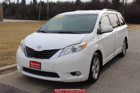 2015 Toyota Sienna LE FWD photo