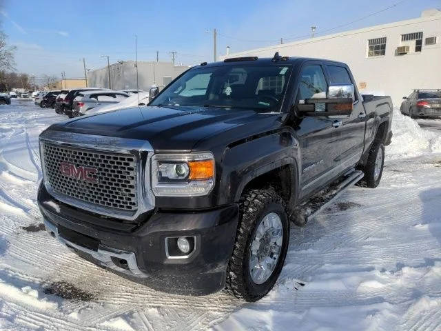 2016 GMC Sierra 2500HD Denali 4WD photo