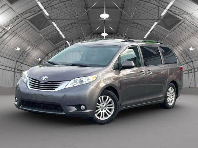 2015 Toyota Sienna XLE FWD photo