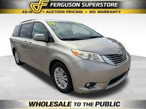 2016 Toyota Sienna XLE FWD photo
